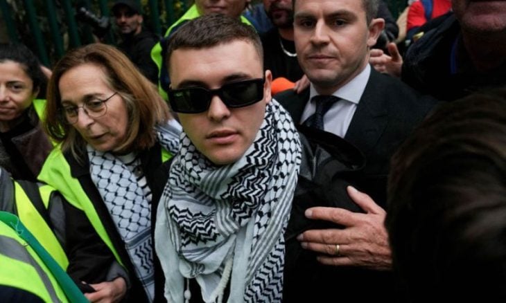 الادعاء البريطاني يسعى لإعادة توجيه تهمة الإرهاب لمغني فرقة نيكاب