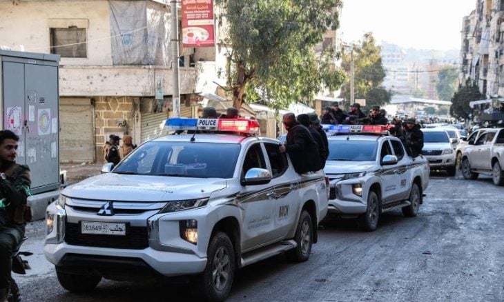 لوموند: أكراد سوريا يخشون مما يحمله الغد بعد سقوط حي الشيخ مقصود في حلب