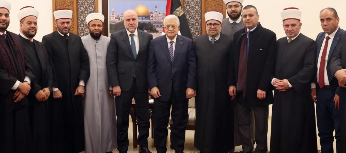 الرئيس الفلسطيني يستقبل  وفداً من علماء الدين والقضاة الشرعيين،