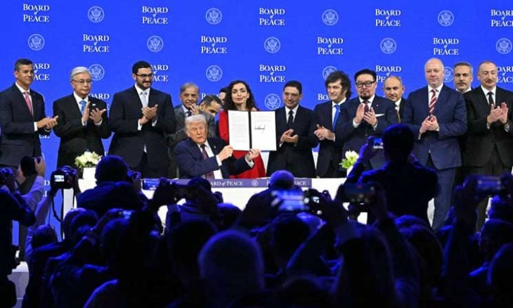 ترامب يطلق “مجلس السلام” رسميا بتوقيعه على ميثاق تأسيسه