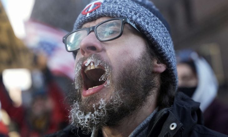 ولاية مينيسوتا “تحت الصفر”… و”احتجاجات ساخنة” ضد شرطة الهجرة بعد احتجاز طفل في الخامسة ومقتل مراقب وشابة- (فيديوهات)