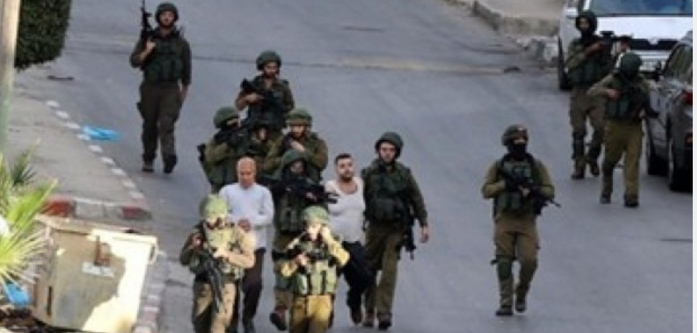 اعتقالات واعتداء بالضرب خلال اقتحام الاحتلال لبلدات ومخيمات في الضفة الغربية الأحد 25 يناير 2026