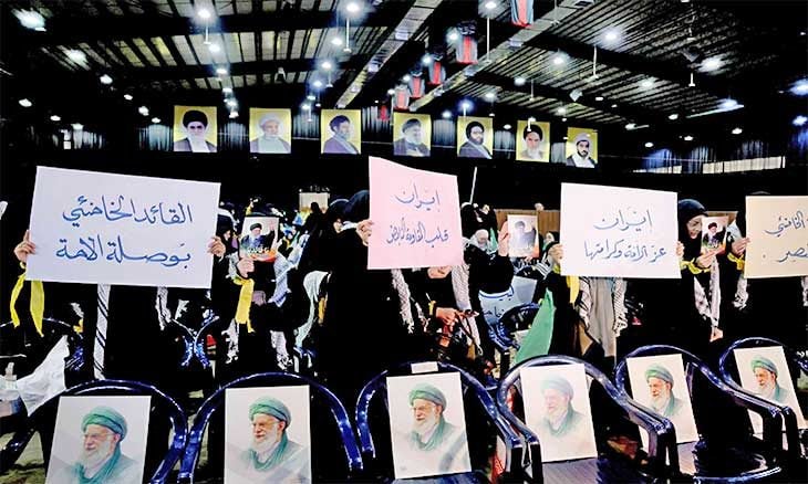 إيران تهدّد بـ «ردّ شامل» على أي هجوم… ووصول حاملة طائرات أمريكية إلى المنطقة