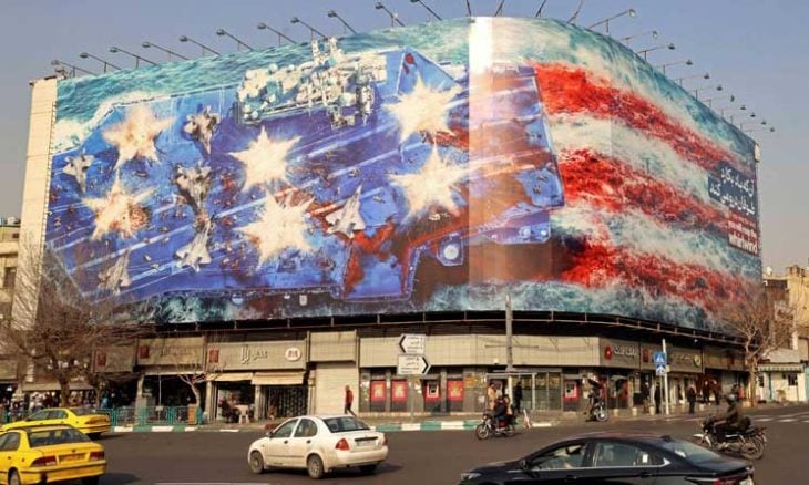 قائد الجيش الإيراني يعلن إلحاق “ألف مسيّرة” بقواته ويتعهد “ردا ساحقا” على أي ضربة