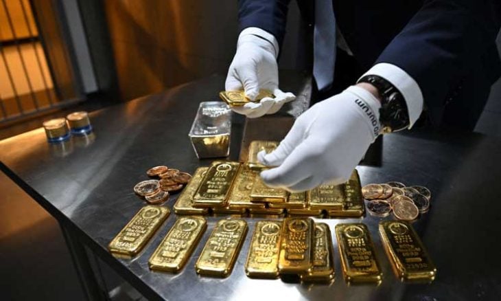 الذهب قرب 5600 دولار مع الإقبال على أصول الملاذ الآمن