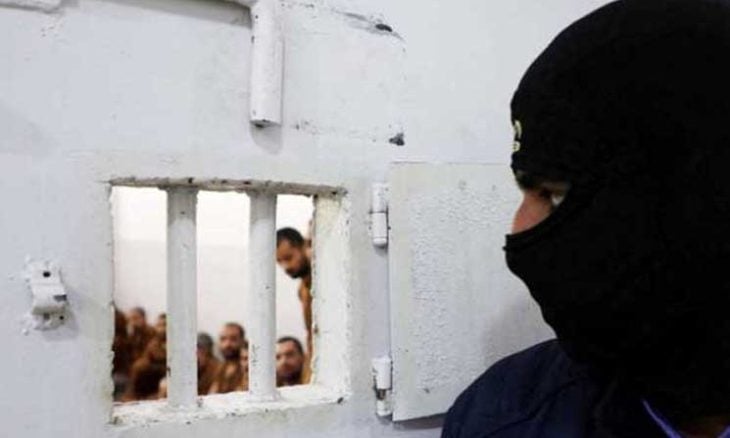 العراق يستلم من سوريا 450 من معتقلي تنظيم “الدولة” بينهم “قيادات”