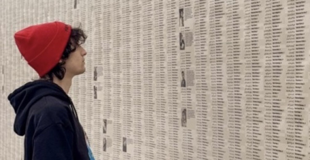 "جدار الدموع" في نيويورك، نصب تذكاري لأكثر من 18 ألف طفل شهيد في غزة