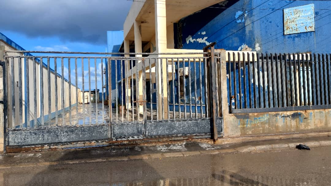 اغلاق عيادة الاونروا في نهر البارد من قبل الموظفين