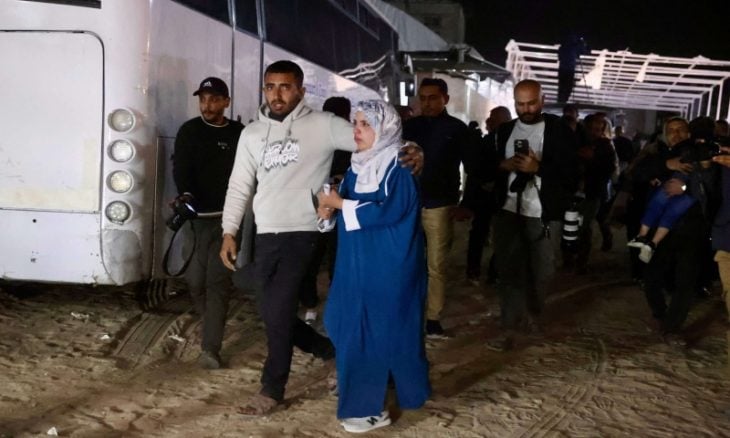 روايات الإذلال الإسرائيلي على معبر رفح.. استجواب وتفتيش وتهديد بالتعاون مع مليشيا مسلحة