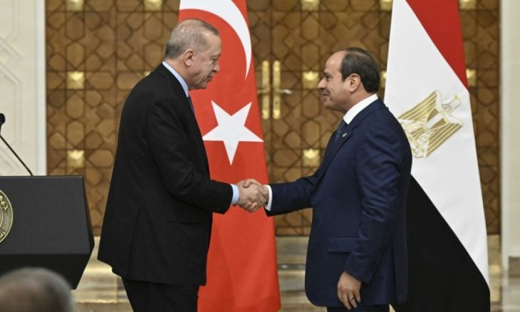 احتفاء واسع بزيارة أردوغان إلى مصر.. أزمات المنطقة تدفع القاهرة وأنقرة إلى التقارب