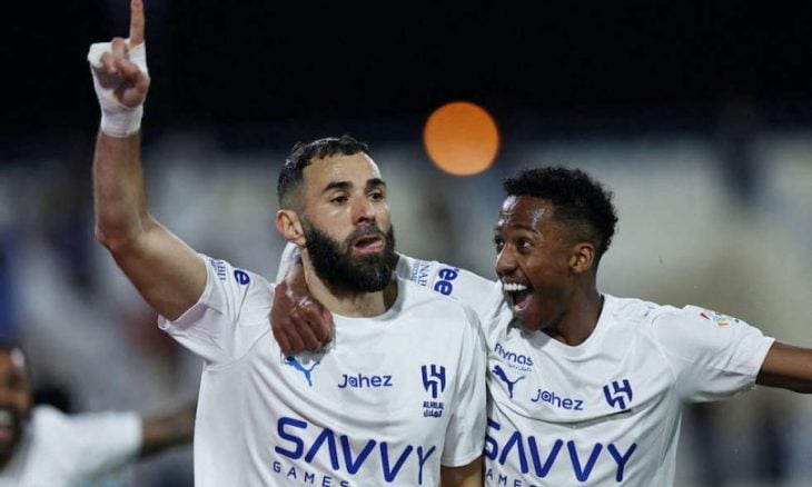 بنزيمة يبدأ مسيرته مع الهلال بهاتريك في شباك الأخدود في الدوري السعودي