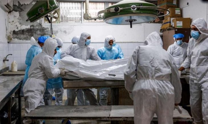 جماجم مقصوصة وأعضاء مفقودة.. شهادات مرعبة حول تلاعب إسرائيل بجثامين شهداء غزة