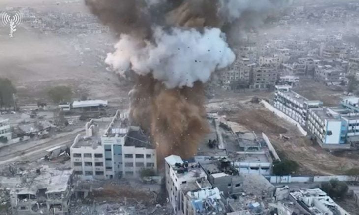 فيديو يوثق تفجير الاحتلال مدرسة ثانوية في بيت لاهيا- (شاهد)