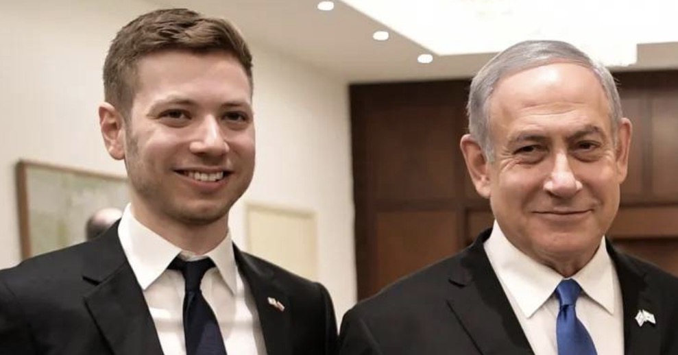 حادثة محرجة تهزّ إسرائيل… نجل نتنياهو يعتدي عليه بالضرب