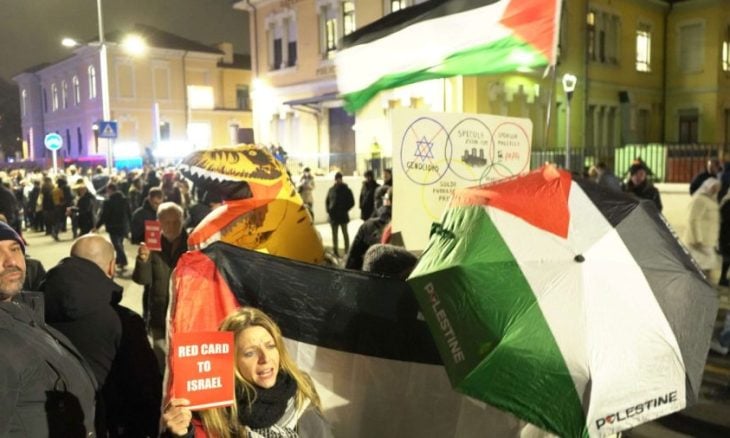 مئات الطلاب يحتجون ضد مشاركة إسرائيل بالألعاب الشتوية في ميلانو- (صور)