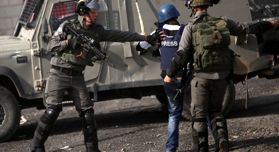 التجمع الصحفي الديمقراطي يدين منع الصحفيين الأجانب من دخول غزة