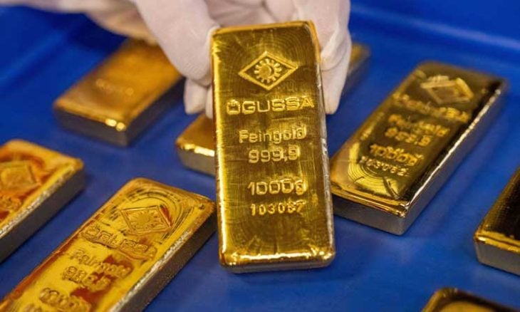 الذهب ينخفض وسط حذر قبل صدور بيانات أمريكية