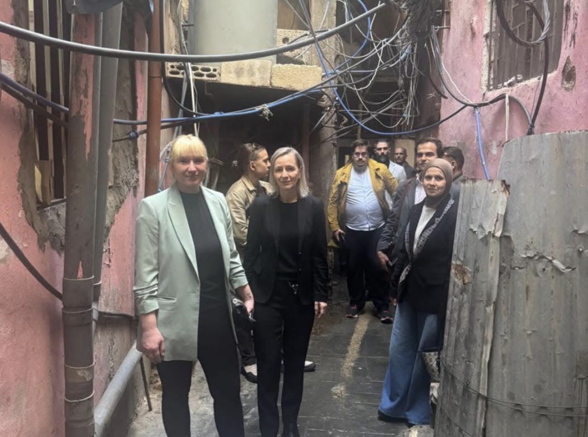 نائب من حزب الخضر الألماني يزور  مخيم مار إلياس