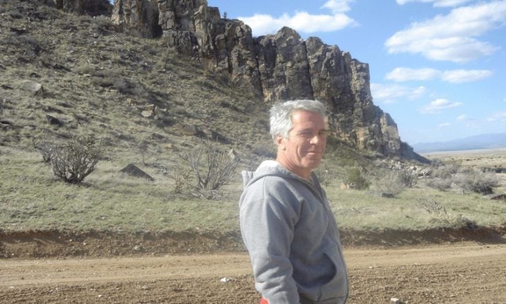 رئيس مجلس إدارة فنادق حياة يستقيل بعد كشف اتصالاته بجيفري إبستين