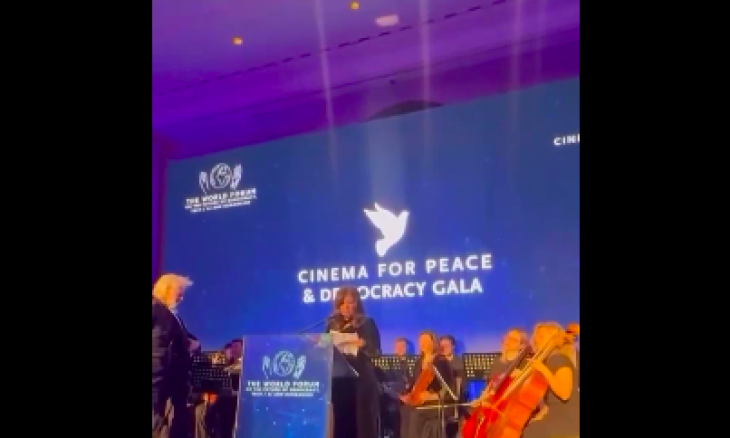 المخرجة التونسية كوثر بن هنية ترفض تسلّم جائزة في برلين احتجاجا على تكريم جنرال إسرائيلي سابق- (فيديو)