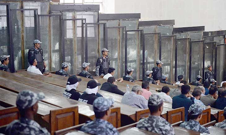 «محاكمات بلا ضمانات» في مصر: إنهاك المتهمين و3 دقائق للدفاع
