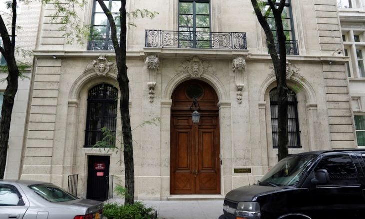 موقع أمريكي: إسرائيل وراء تركيب النظام الأمني بمنزل إبستين في نيويورك