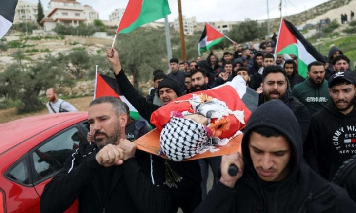 تشييع شهيد في مخماس وسط تصاعد اعتداءات المستوطنين في الضفة الغربية- (صور وفيديو)