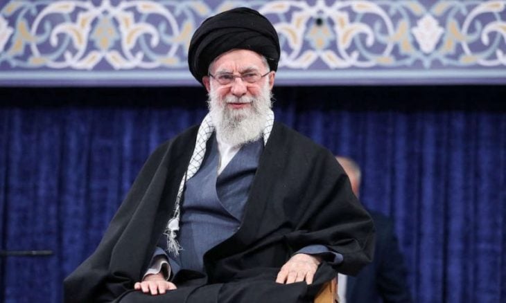 خامنئي يواجه أخطر أزمة في 36 عاما تحت ضغط تهديد أمريكي