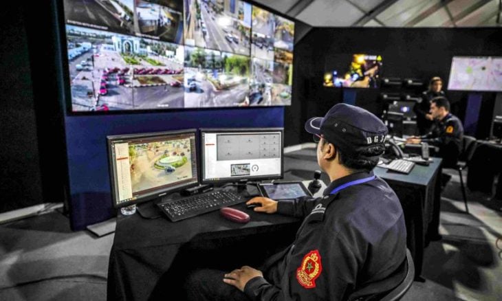 مصرع 4 شرطيين وإصابة 26 آخرين في حادث سير وسط المغرب- (تغريدة)