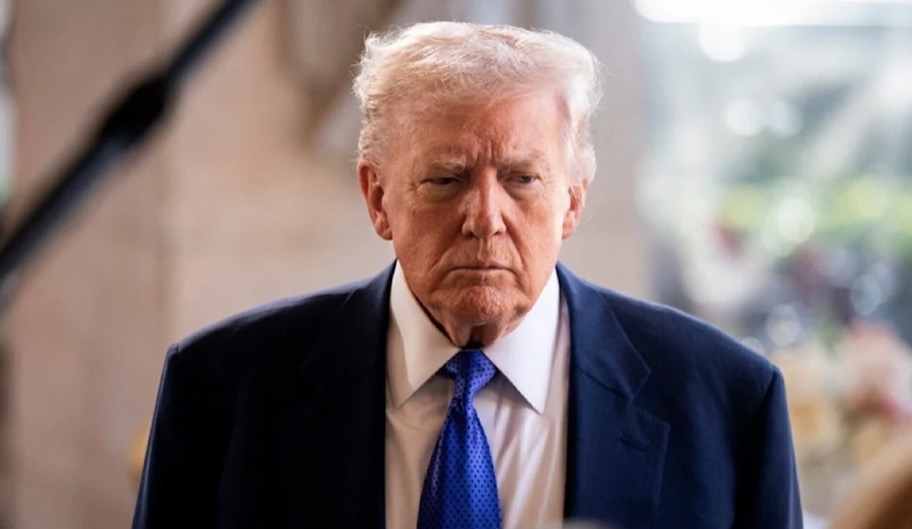 قرار مفاجئ يهزّ الأسواق… ترامب يرفع الرسوم الجمركية العالمية