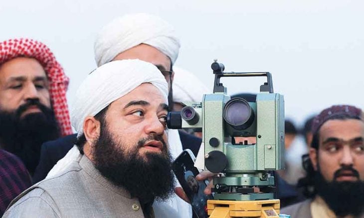 خلافات رمضان تُشعل شبكات التواصل… جدل سنوي حول رؤية الهلال