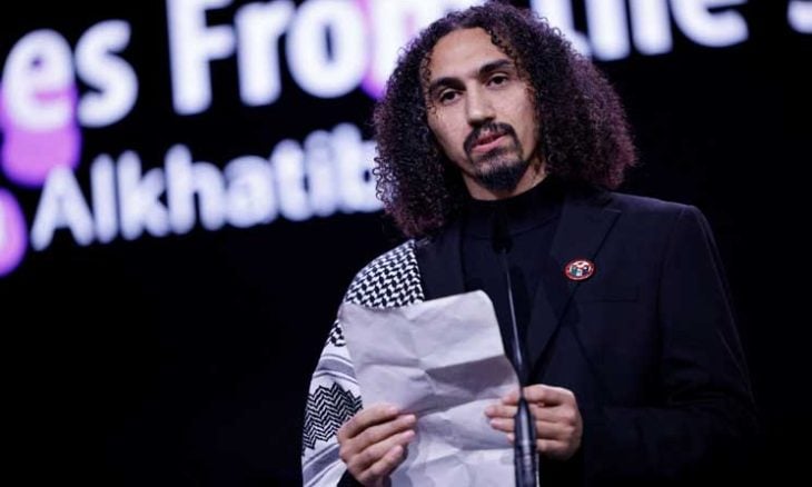 مخرج فلسطيني يصدح في مهرجان برلين: ألمانيا شريكة في الإبادة بغزة