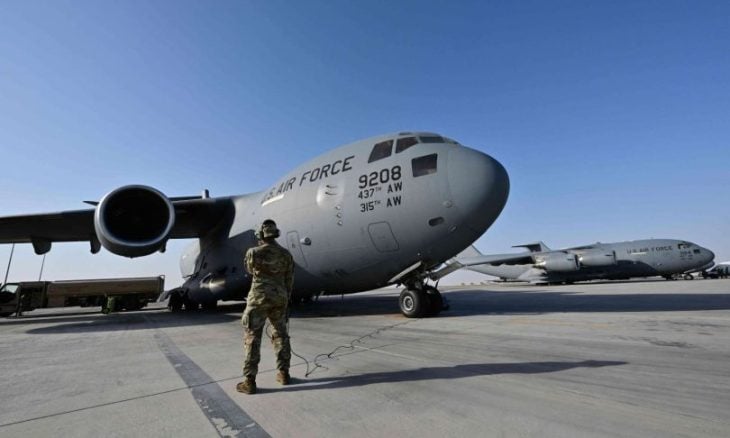 صور أقمار اصطناعية تظهر زيادة كبيرة بعدد المقاتلات الأمريكية في قواعد عسكرية بالأردن والسعودية