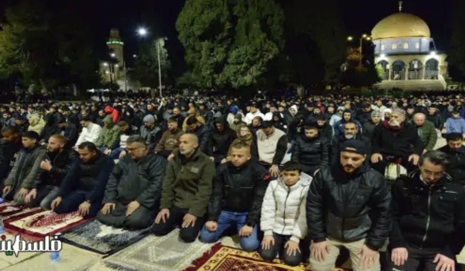 50 ألفا يؤدون صلاتي العشاء والتراويح في المسجد الأقصى