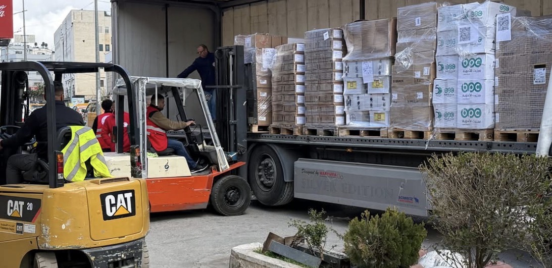 الهلال الأحمر الفلسطيني يسير 9 شاحنات محملة بأكثر من 3 ملايين وحدة دواء لإنقاذ الوضع الصحي في غزة