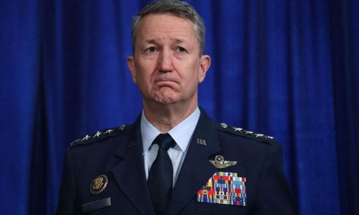 قناة عبرية: رئيس أركان الجيش الأمريكي يحذر ترامب من مهاجمة إيران