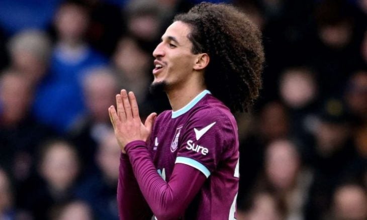 موجة تضامن مع لاعب تونسي تعرض للعنصرية في بريطانيا