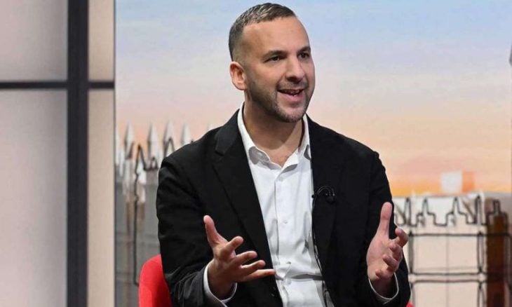 بريطانيا.. زعيم يهودي يدعم تصنيف الحركة الصهيونية “عنصرية”