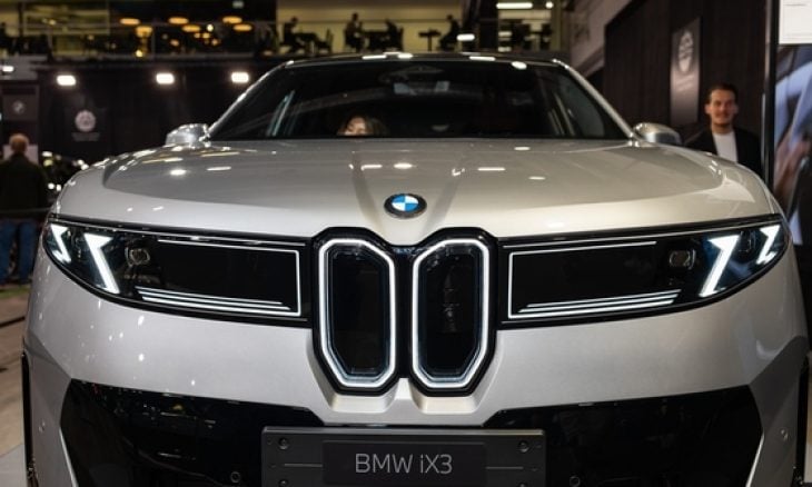 ألمانيا تأمر بسحب سيارات “بي إم دبليو” من أنحاء العالم بسبب خطر اشتعالها