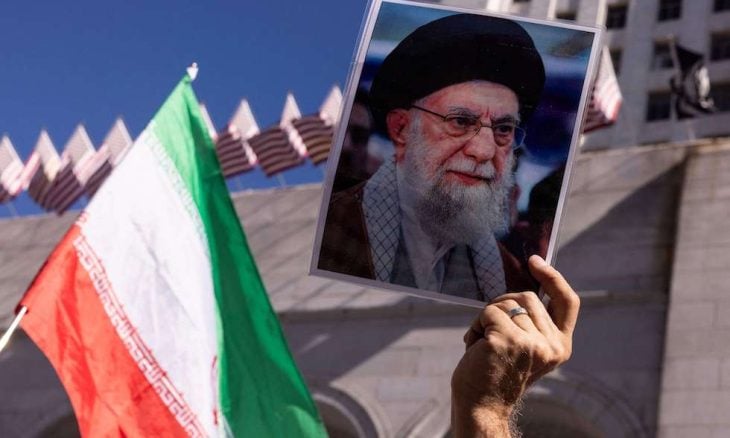 وسائل إعلام إيرانية رسمية: مقتل ابنة خامنئي وحفيدته في هجمات أمريكية وإسرائيلية