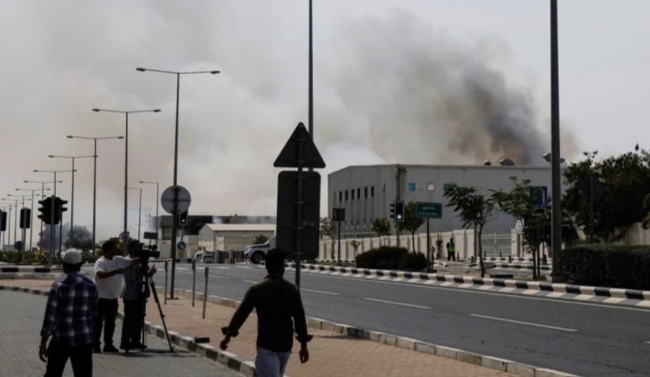 صواريخ تطال مطار حمد وقاعدة العديد… وقطر: لن تمرّ دون رد