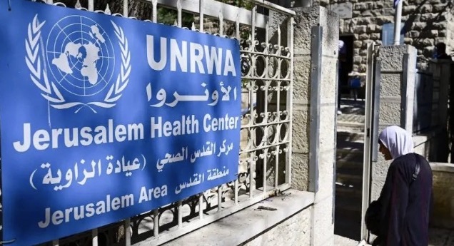 *خصومات وتقليص ساعات العمل في أونروا.. أزمة مالية أم خطوات للإنهاء والتدمير؟*