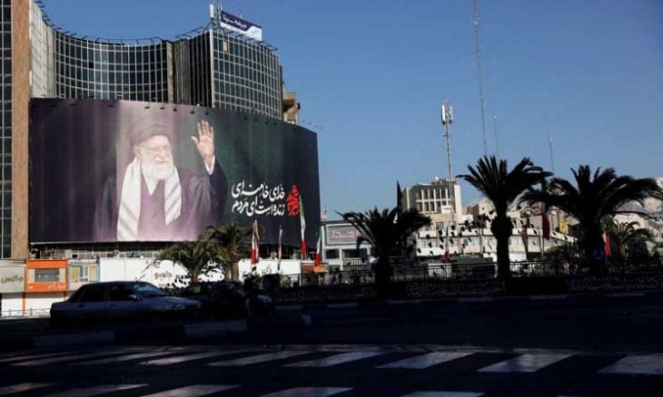 إيران ترجئ مراسم تشييع خامنئي في طهران