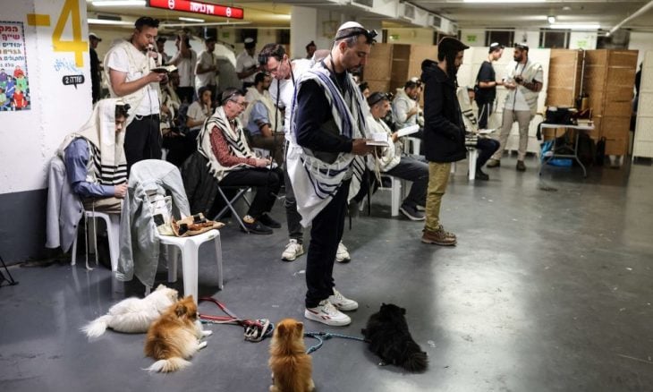 صحيفة عبرية: لا عزاء للعرب..الملاجئ في إسرائيل لليهود وتعليماتها “نكتة سخيفة”