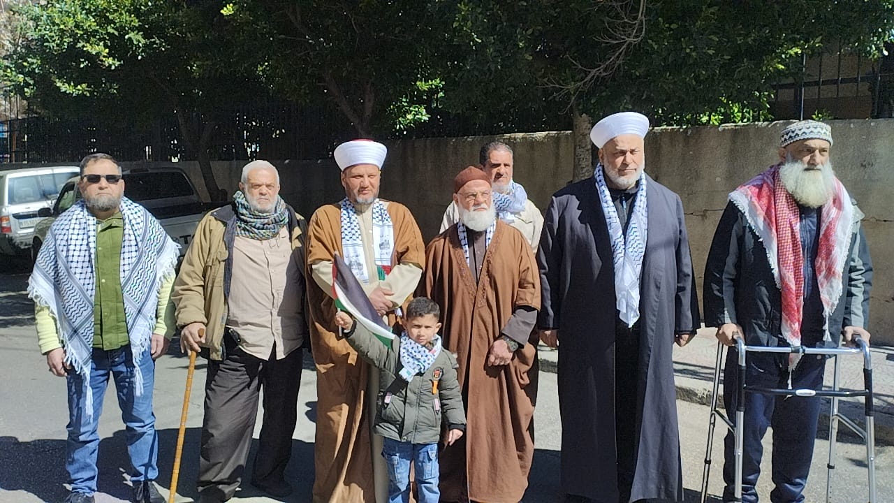 وقفة تضامنية رمزية مع فلسطين أرضا و شعبا و مقدسات. في طرابلس