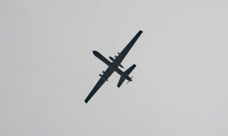 إصابة 4 أشخاص إثر سقوط مسيرتين إيرانيتين في محيط مطار دبي