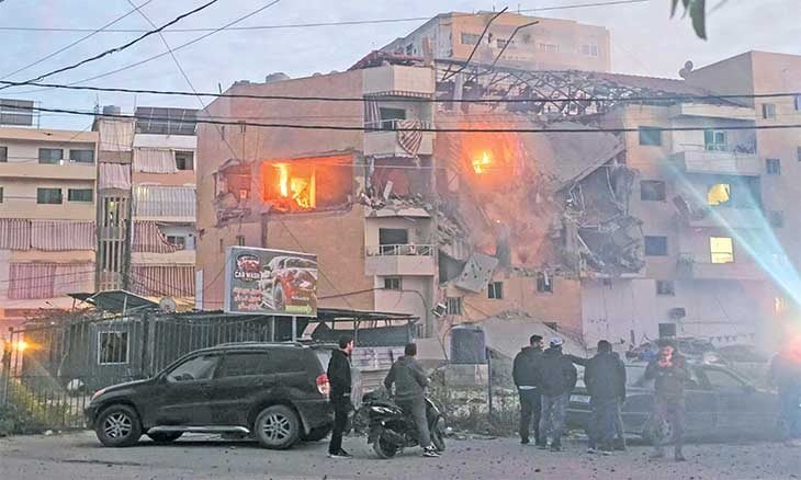 إسرائيل تواصل المجازر في الجنوب والبقاع… و«حزب الله» يقصفها بـ 100 صاروخ