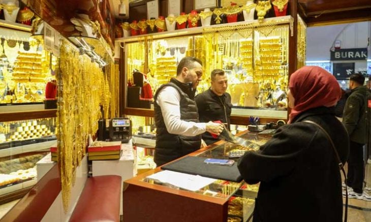 الذهب يستقر في ظل عوامل تبدد الدعم من الطلب على الملاذ الآمن