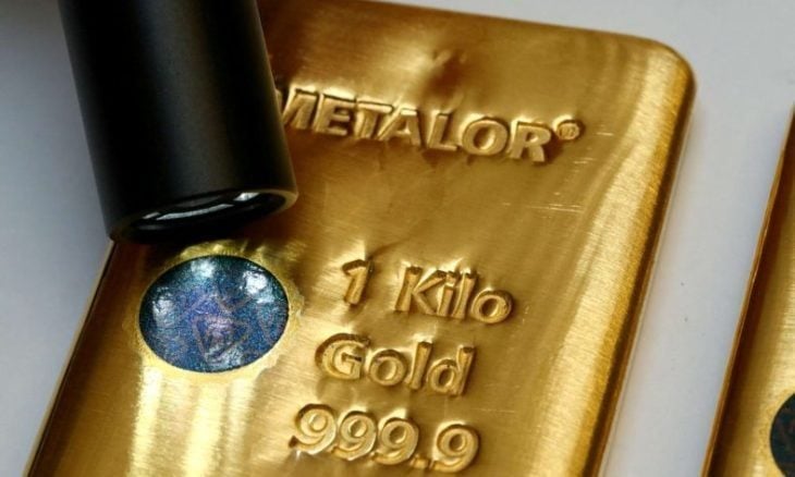 الذهب يرتفع مع تراجع الدولار وعوائد سندات الخزانة الأمريكية