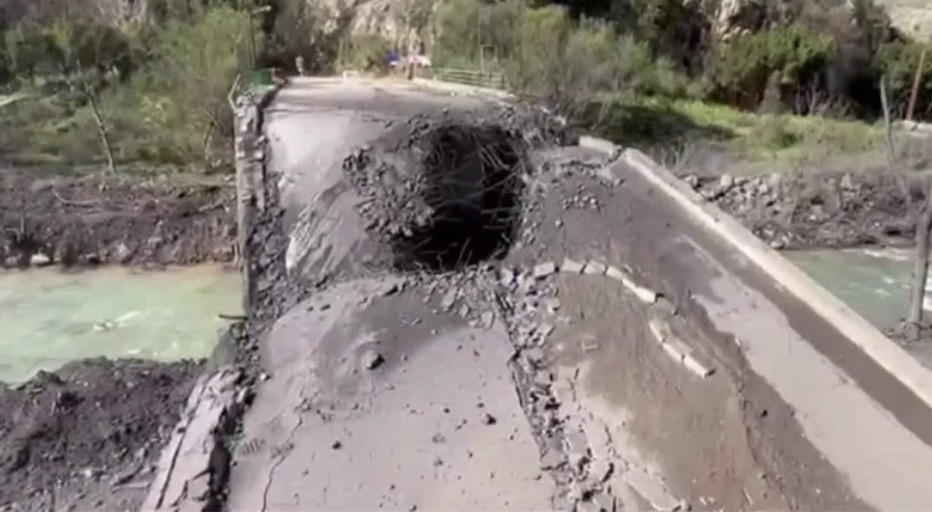 بعد استهداف جسر الزرارية… إسرائيل توجه رسالة مباشرة إلى لبنان